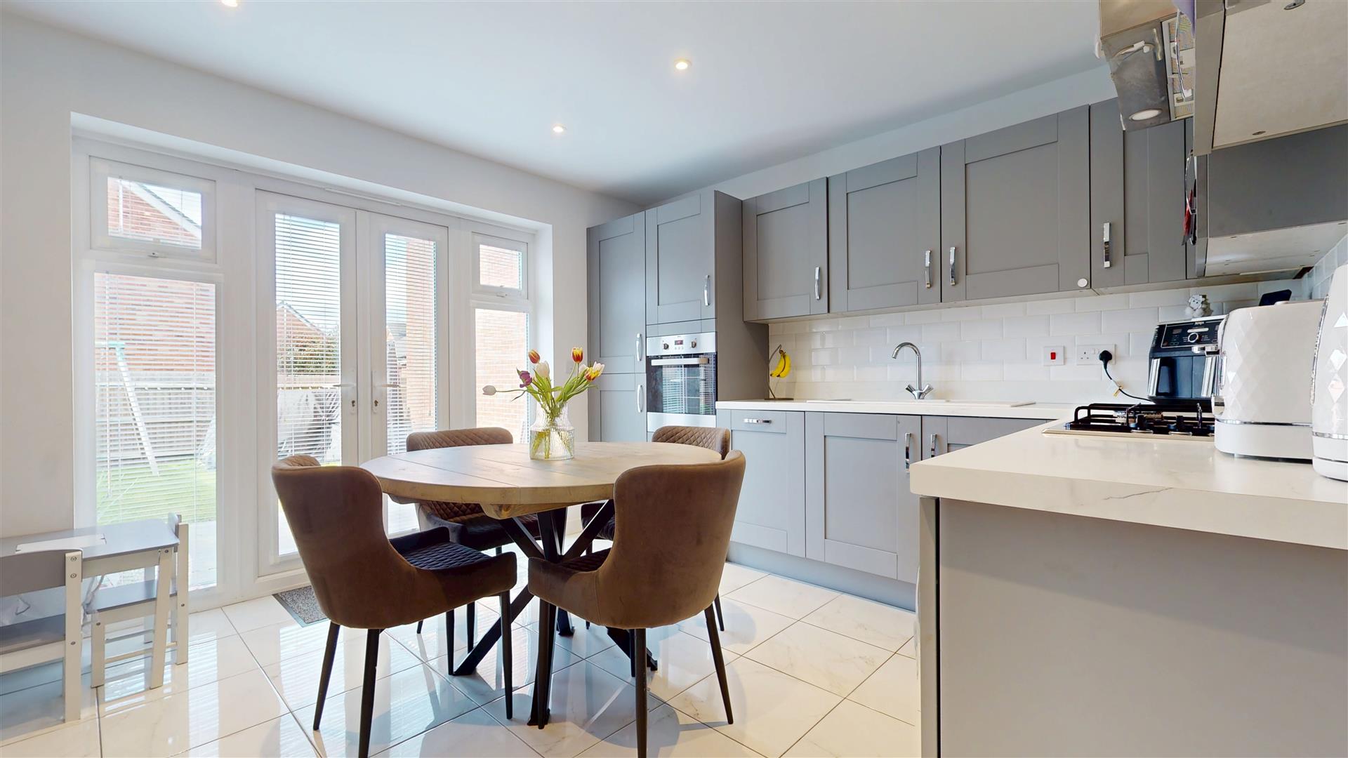 3 bed property in Pierrepoint Way, Milton Keynes